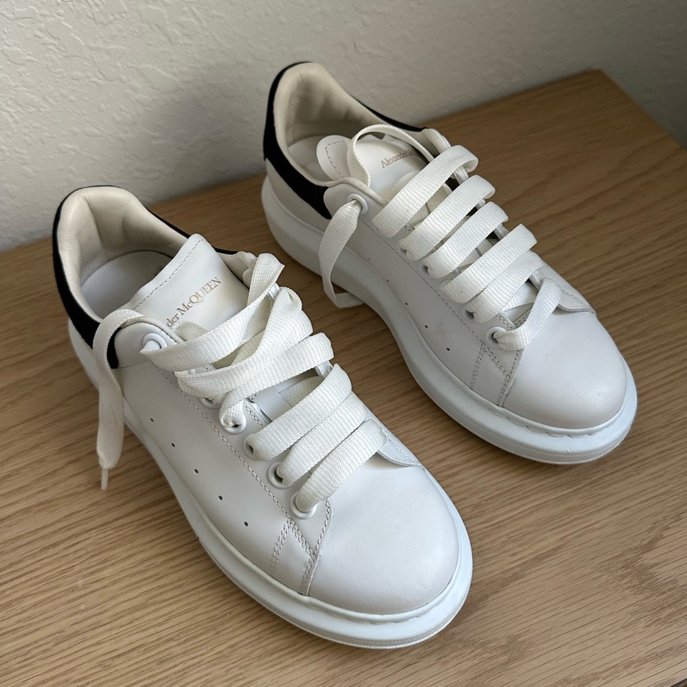 ALEXANDER MCQUEEN OVERSIZED SNEAKER